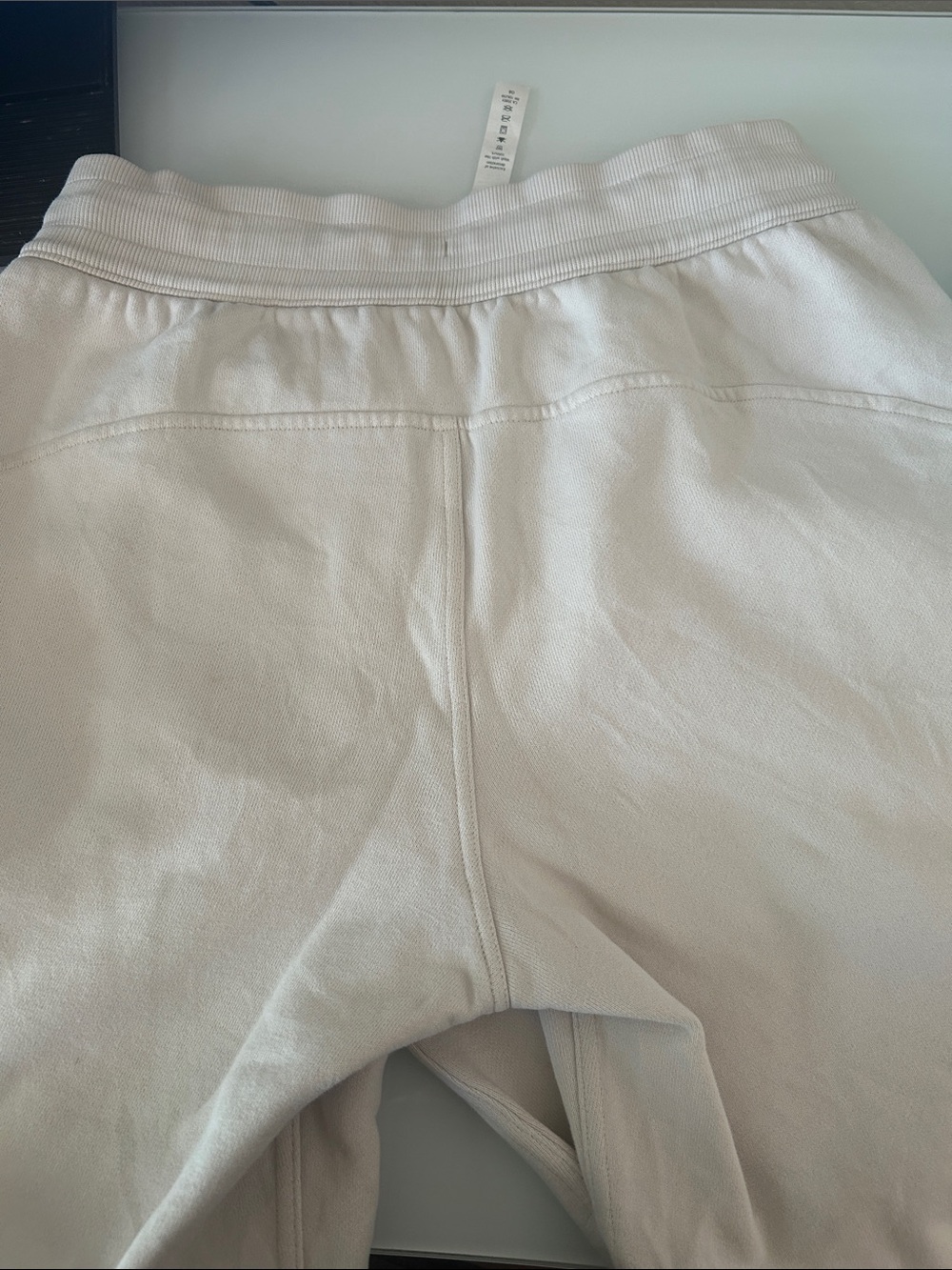 Lululemon Scuba Joggers – Size 6 | Cream - Picture 6 of 6